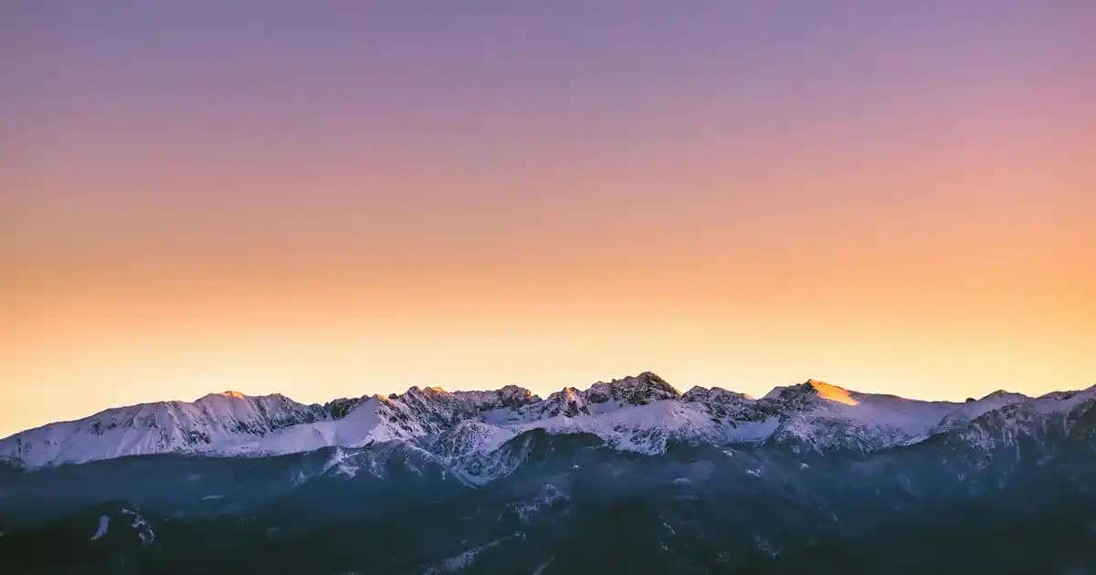 Zara Pelerin Koleksiyonu ile Şıklık ve Fonksiyonelliği Bir Arada Yakalayın