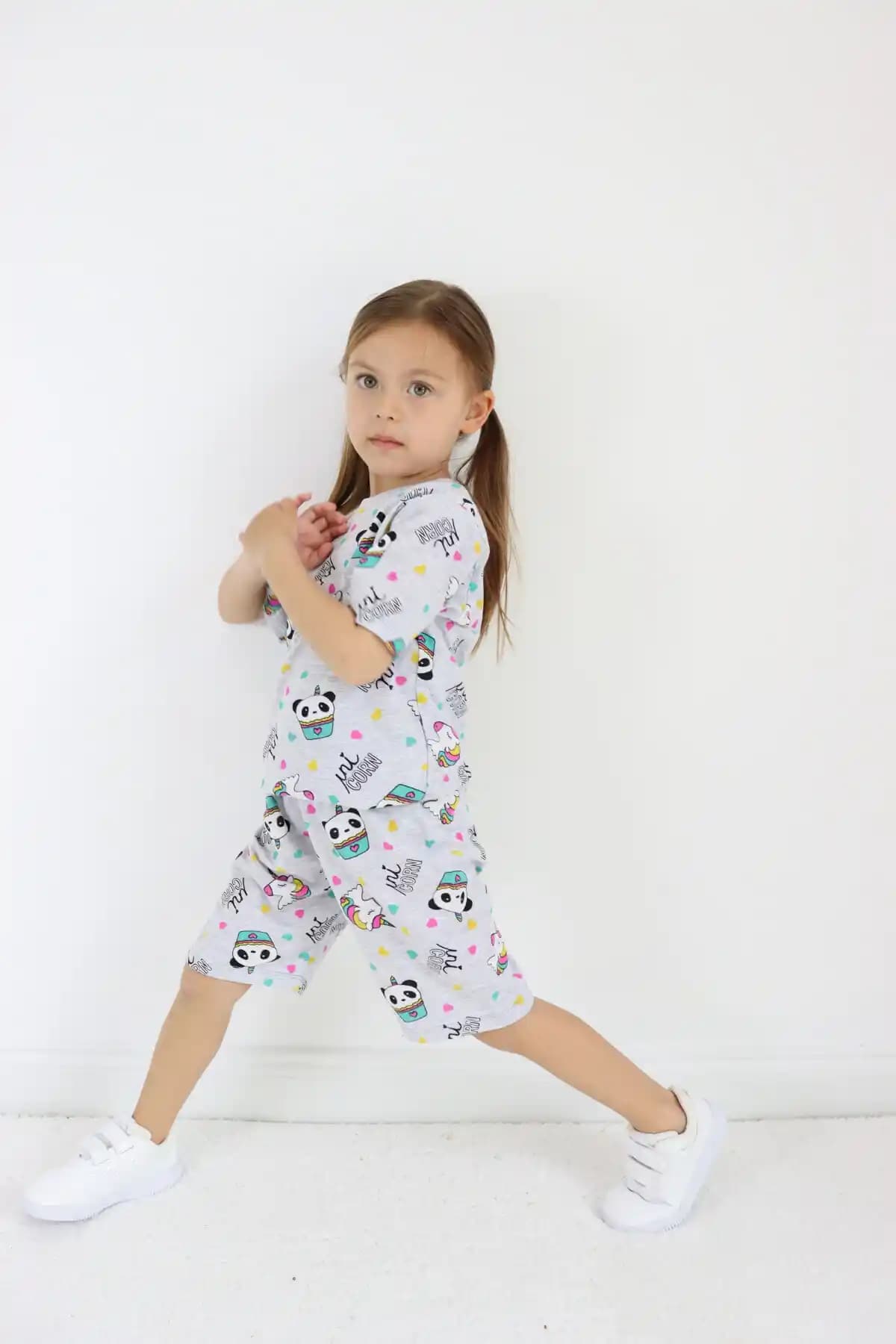 10 Yaş Altı Kız Çocuklar İçin Güncel Moda ve Stil Rehberi