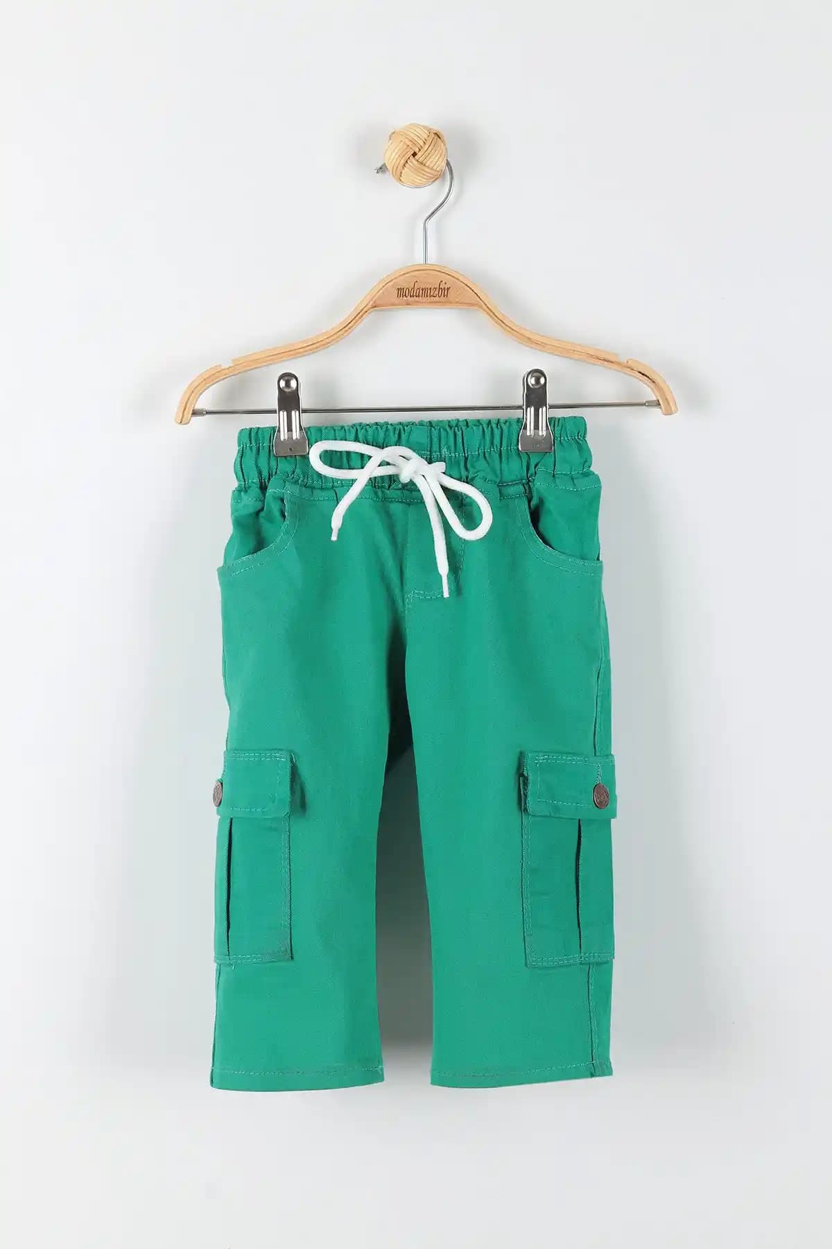 12 Yaş Erkekler İçin Moda ve Konforu Bir Arada Sunan Pantolon Modelleri