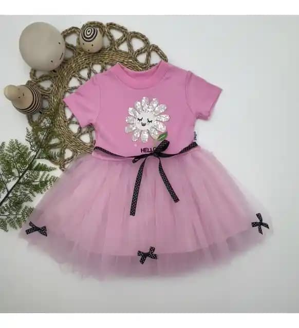 3 Yaş Kız Çocukları İçin Elbise Seçimi: Konfor, Güvenlik ve Moda Trendleri