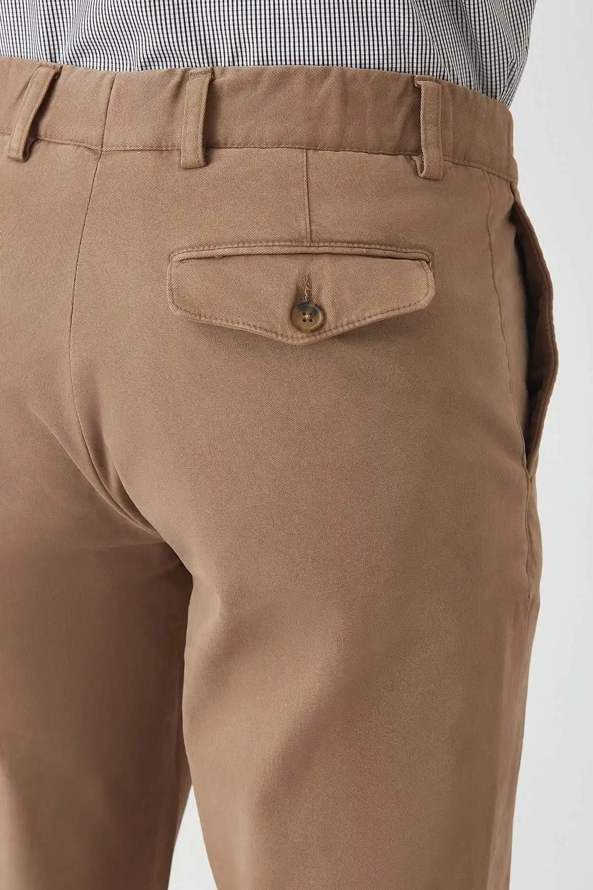 4 Cepli Pantolonlar: Günlük Şıklık ve Pratiklik İçin Modern ve Fonksiyonel Seçenekler