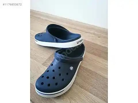 46 Numara Crocs ile Konfor ve Şıklığın Modern Moda Dünyasındaki Yeri
