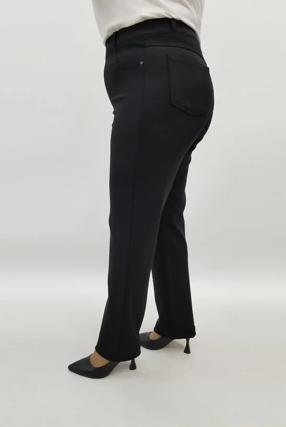 54 Beden Pantolon Modada Konfor ve Şıklığın Uyumunu Yansıtan Trend Parça