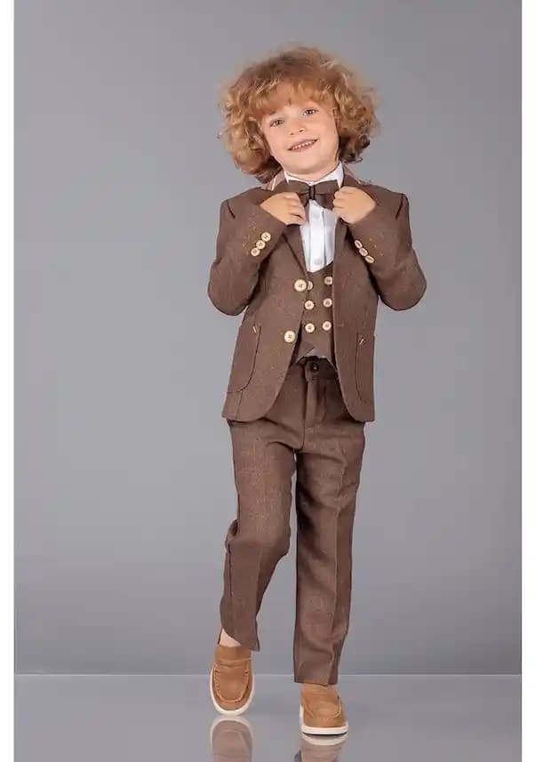 7 Yaş Erkek Çocuklar İçin Kıyafet Rehberi: Trendler, Konfor ve Seçim İpuçları