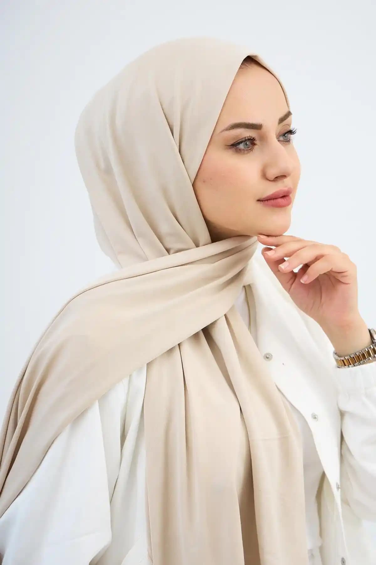 Açık Bej Rengi ve Moda Trendlerindeki Yeri ile Stilinizi Güçlendirin