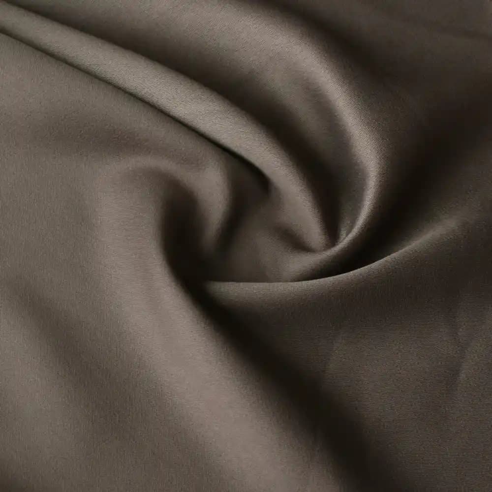 Açık Füme Rengi Moda Dünyasında Zamansız Şıklığın Anahtarı