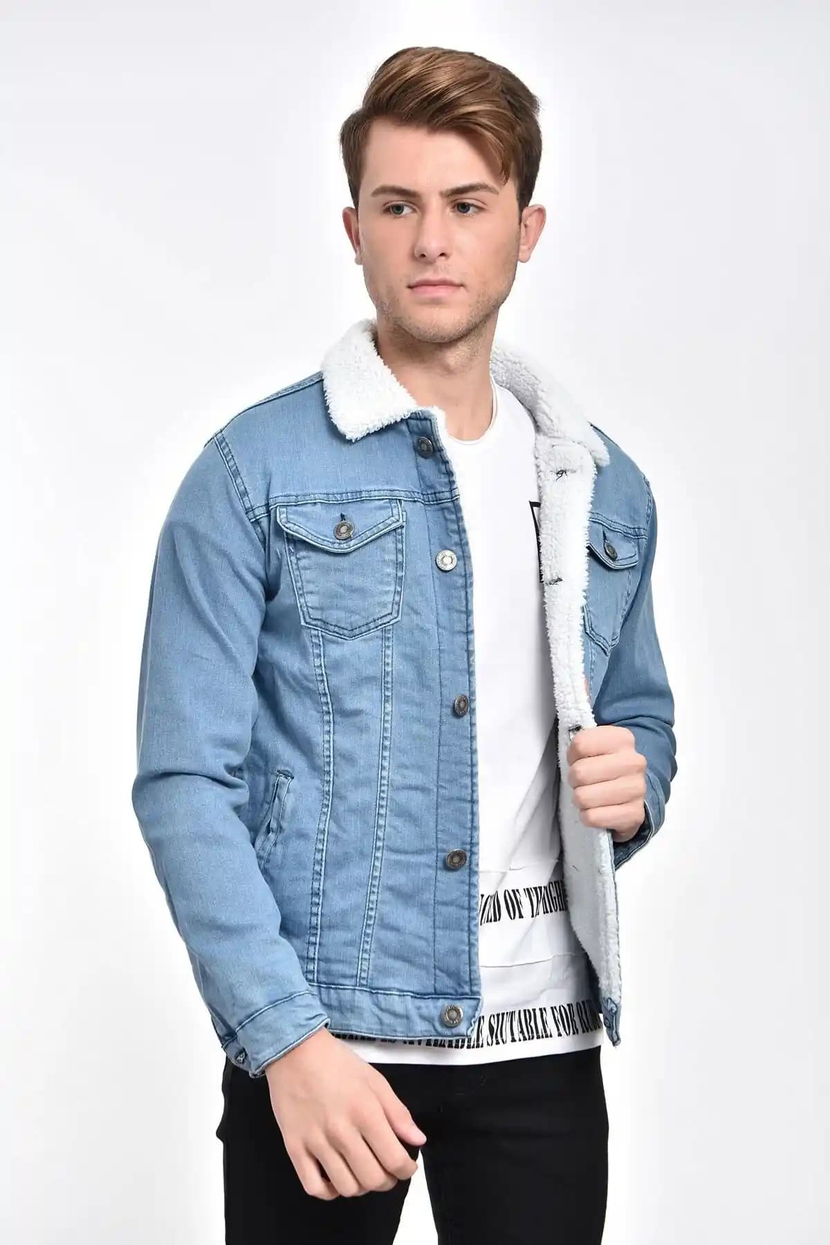 Açık Mavi Kot Ceketler: Erkekler İçin Stil Rehberi ve Güncel Trendler