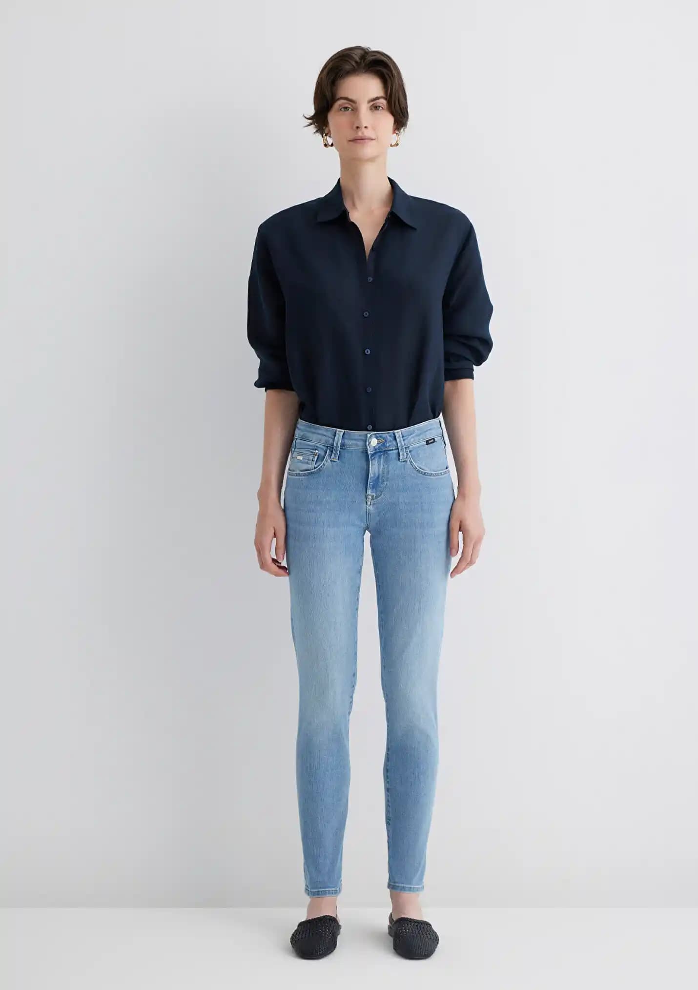 Açık Mavi Pantolon Moda Trendleri ve Stil İpuçlarıyla Şıklık Yakalayın