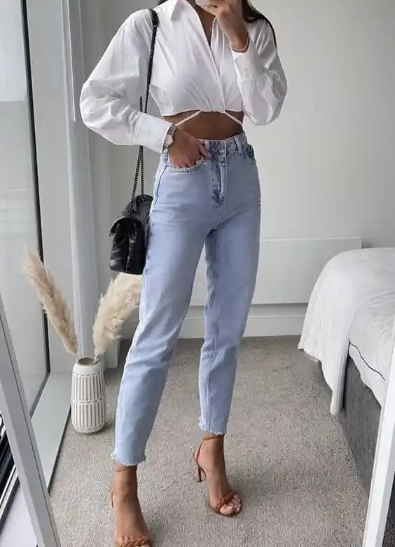 Açık Renk Kot Kombinleri: Moda Trendleri ve Stil İpuçlarıyla Şık ve Rahat Görünüm