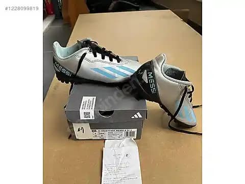 Adidas 32 Numara Ayakkabılar: Büyük Numaralı Moda ve Konforun Buluşması