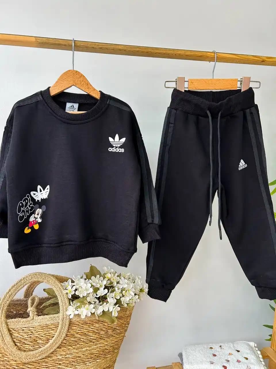 Adidas Çocuk Koleksiyonu: Spor ve Şıklığın Modern Buluşması