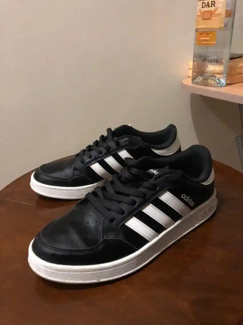 Adidas Erkek Düz Taban Ayakkabıları: Moda ve Konforu Bir Arada Sunan Seçenekler