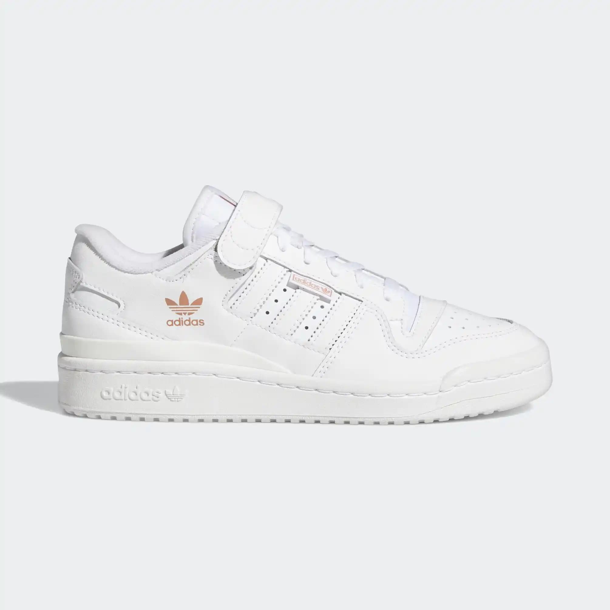 Adidas Forum Low Beyaz Kadın Spor Ayakkabısı Modern Tasarım ve Sürdürülebilirlik ile Öne Çıkıyor