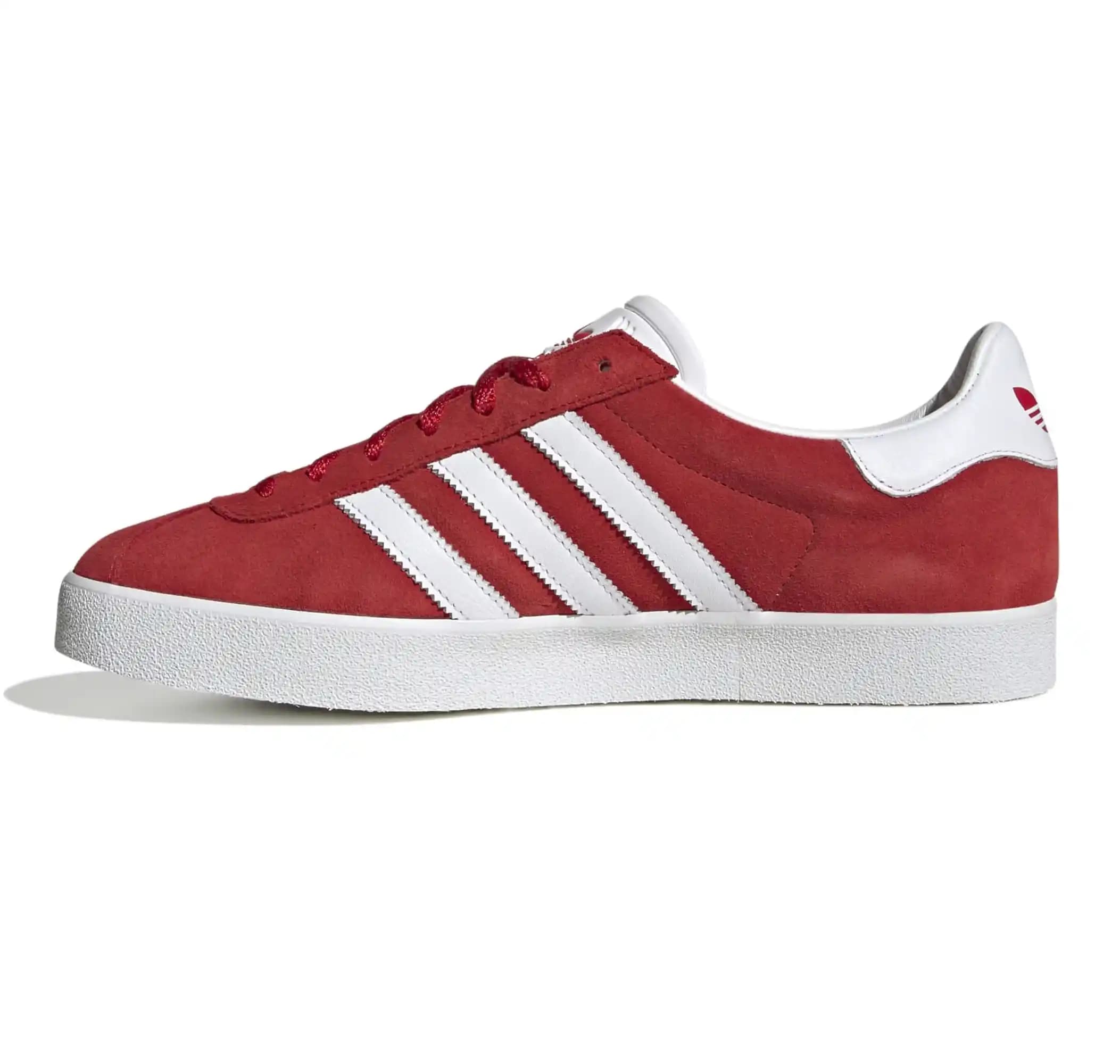 Adidas Kırmızı Erkek Ayakkabılarıyla Modern ve Şık Spor Tarzı Yaratın