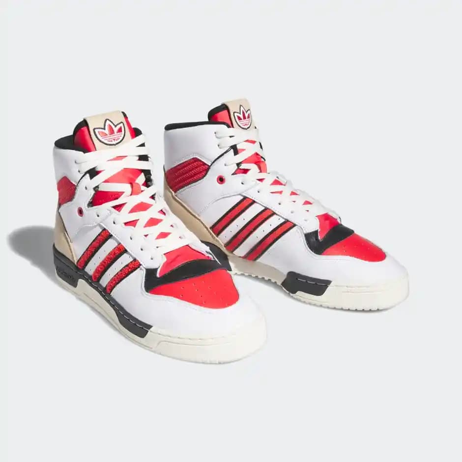 Adidas Rivalry High: Yüksek Bilekli Tasarımıyla Moda Dünyasında İkon Haline Gelen Sneaker