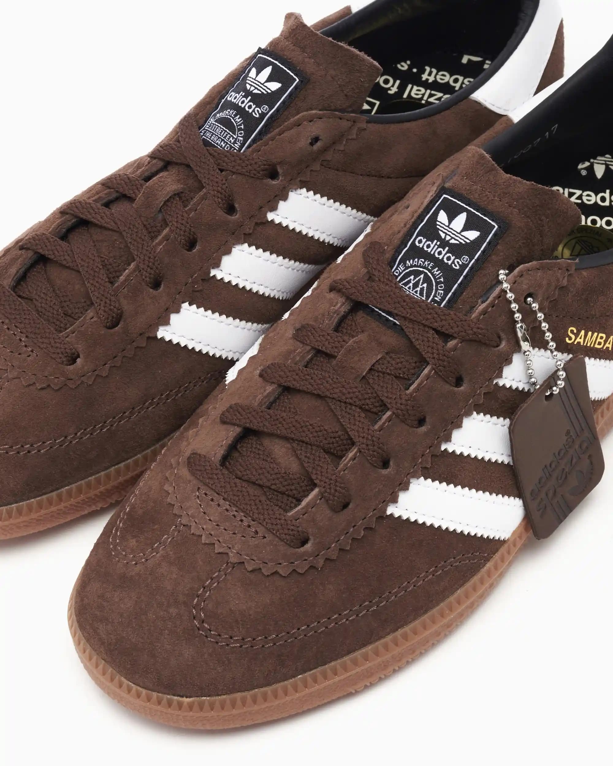 Adidas Samba Spezial: Klasik ve Modern Tasarımıyla Moda Dünyasında Öne Çıkan Ayakkabı