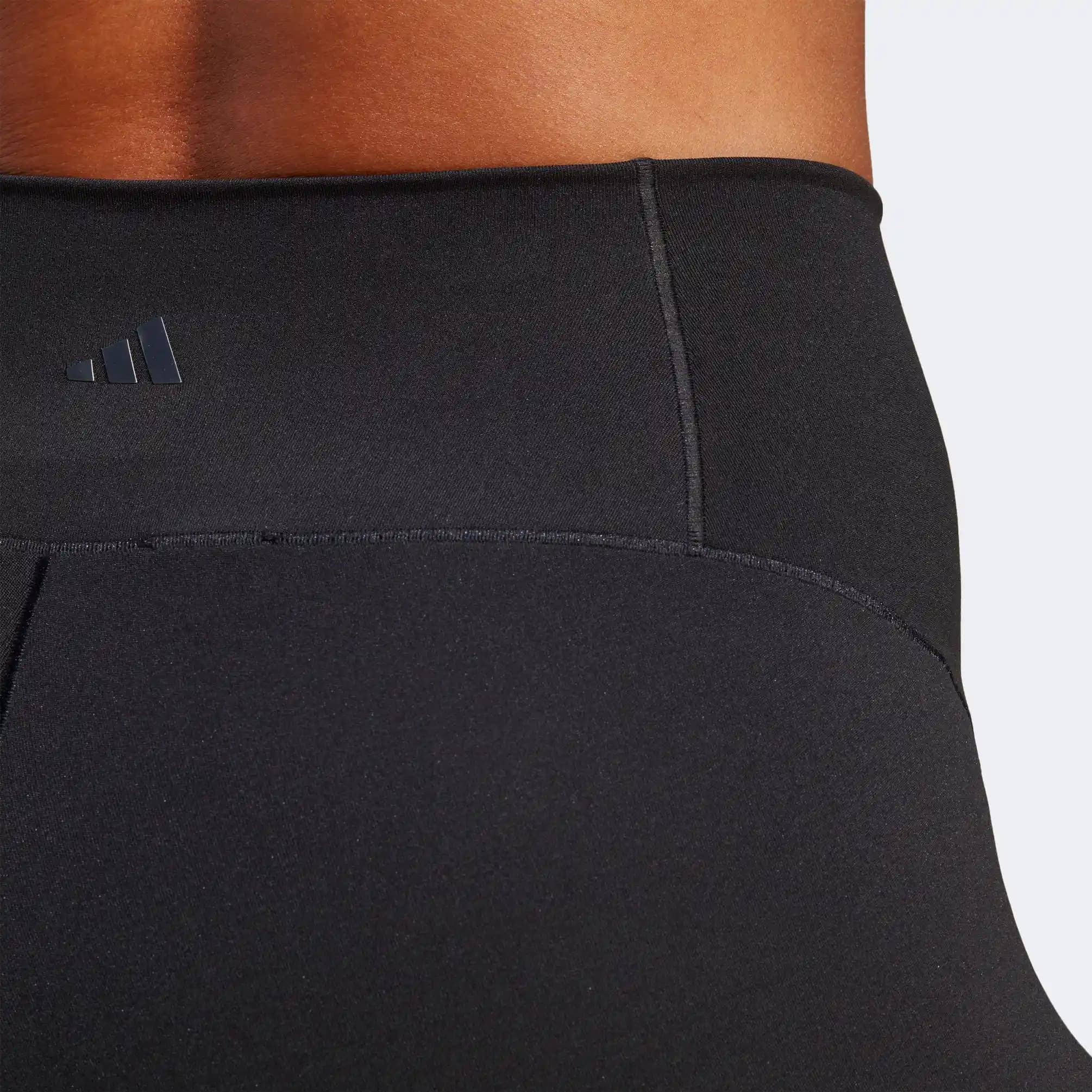 Adidas Siyah Tayt Koleksiyonlarıyla Moda ve Fonksiyonellik Bir Arada