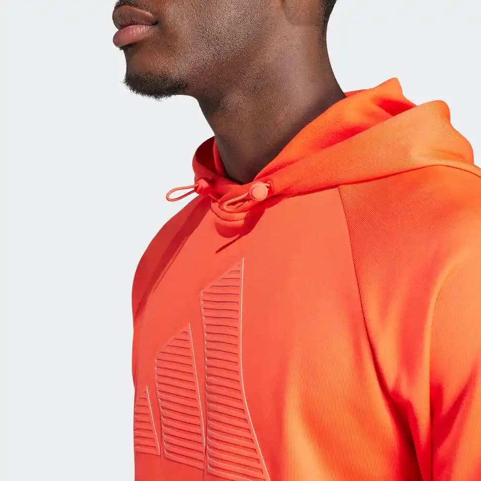 Adidas Turuncu Sweatshirt ile Enerjik ve Şık Moda Trendlerini Yansıtın