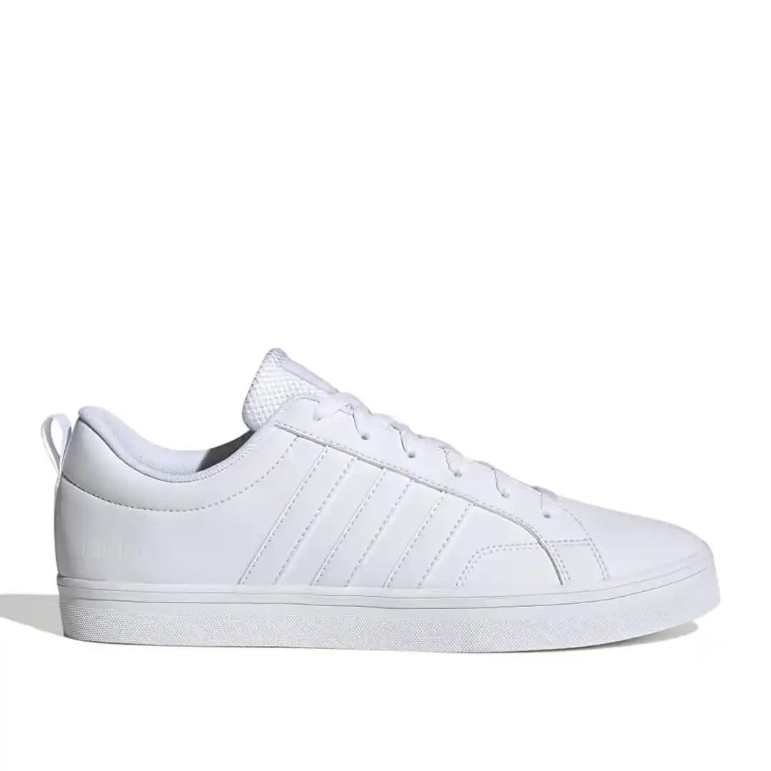 Adidas ve Pace Beyaz Erkek Sneakers Karşılaştırması Modada Trend ve Konfor Analizi