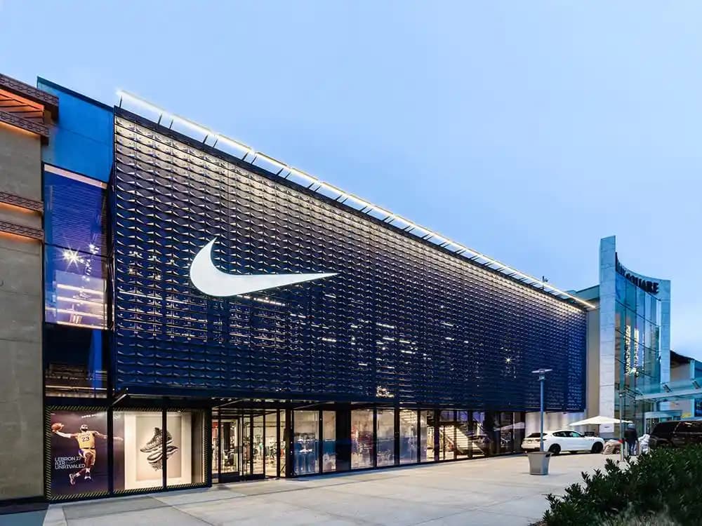 Akmerkez'deki Nike Mağazası: Moda ve Sporun Buluşma Noktası