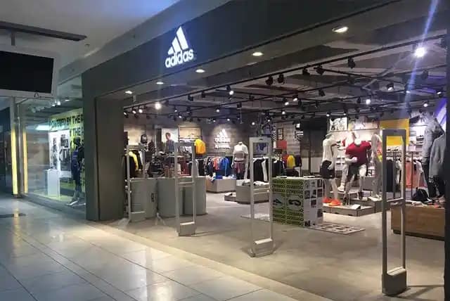 Akmerkez’de Adidas Mağazası: Moda ve Sporun En Güncel Buluşma Noktası