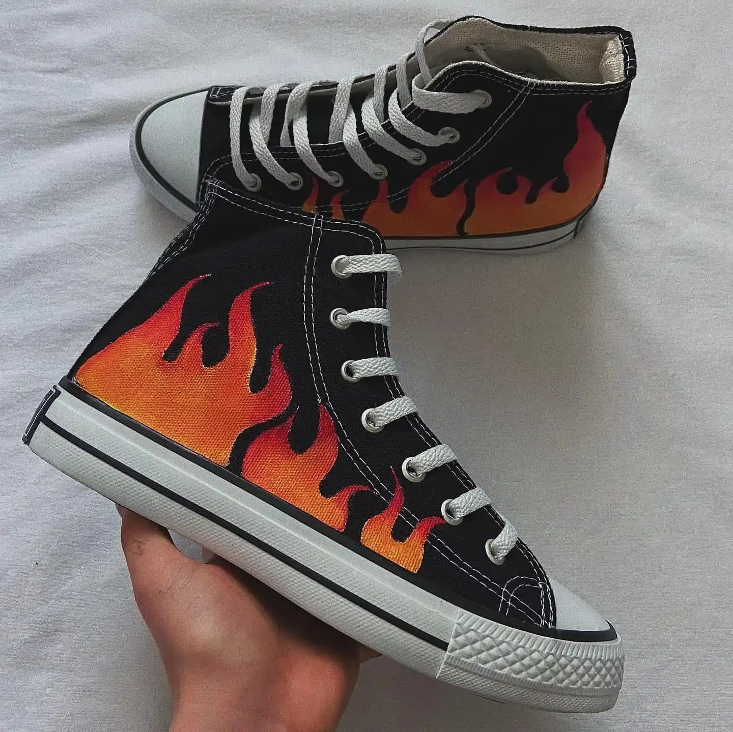 Alev Desenli Converse Modelleriyle Kendinizi İfade Etmenin Yolları