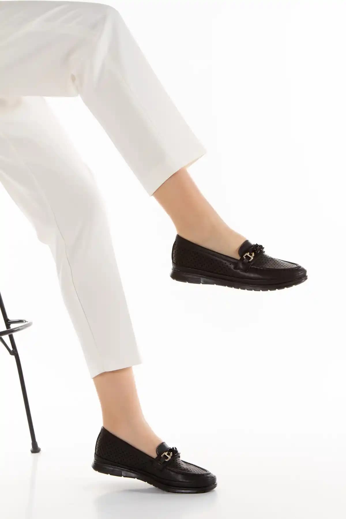 Anneler Günü İçin Şık ve Anlamlı Ayakkabı Hediye Seçenekleri 75-90 Karakter