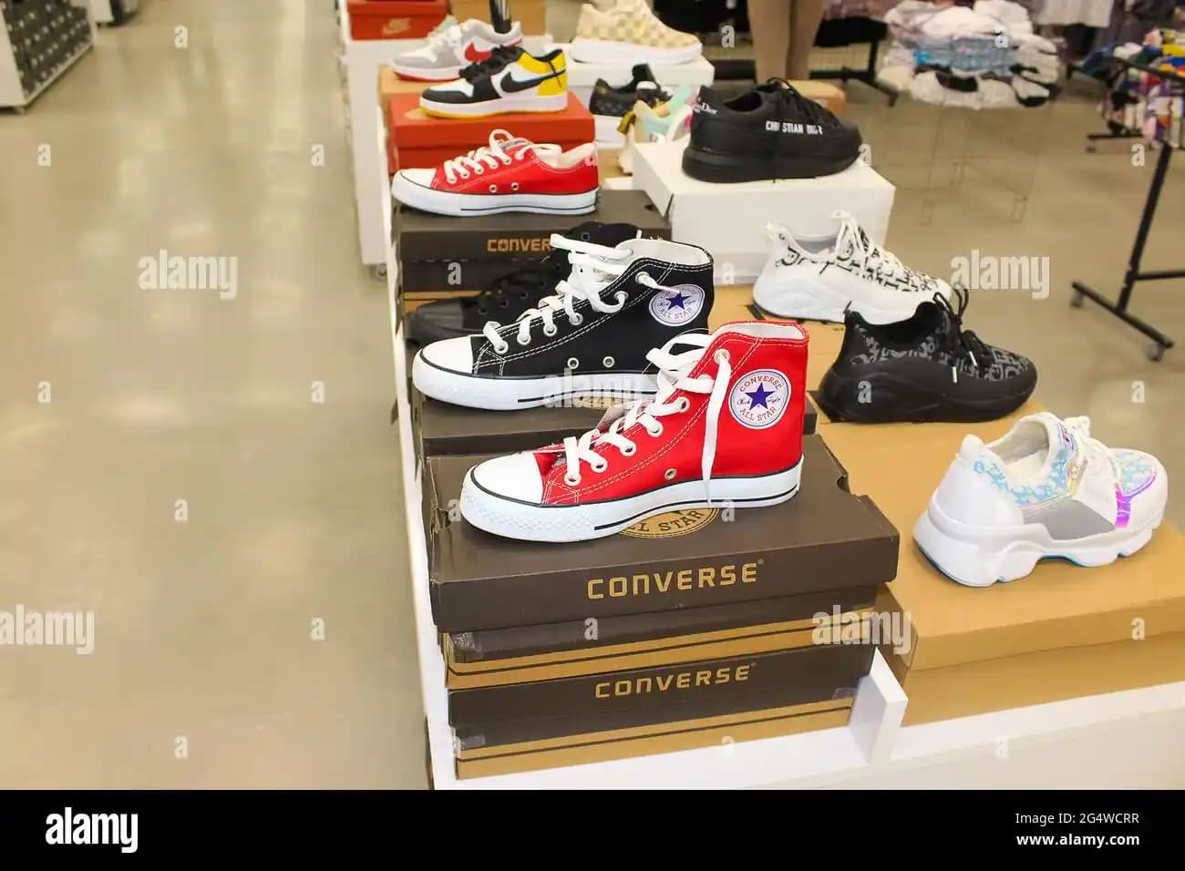 Antalya'da Converse: Şıklık ve Rahatlığın Modern Moda İle Buluşması
