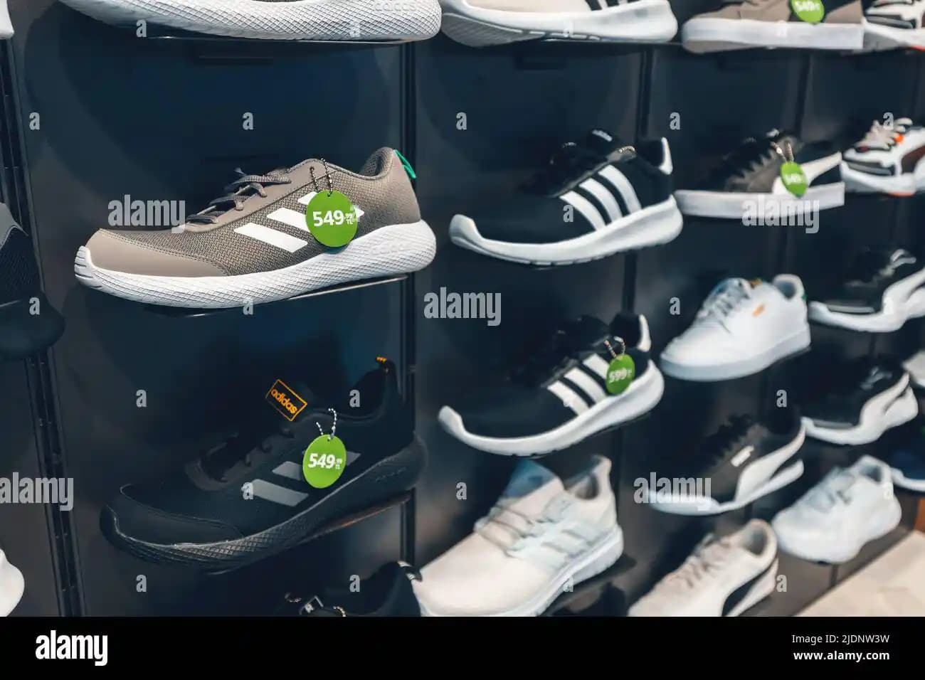 Antalya'da Moda ve Adidas: Şehirde Stil ve Alışveriş Deneyiminin Önemli Noktaları