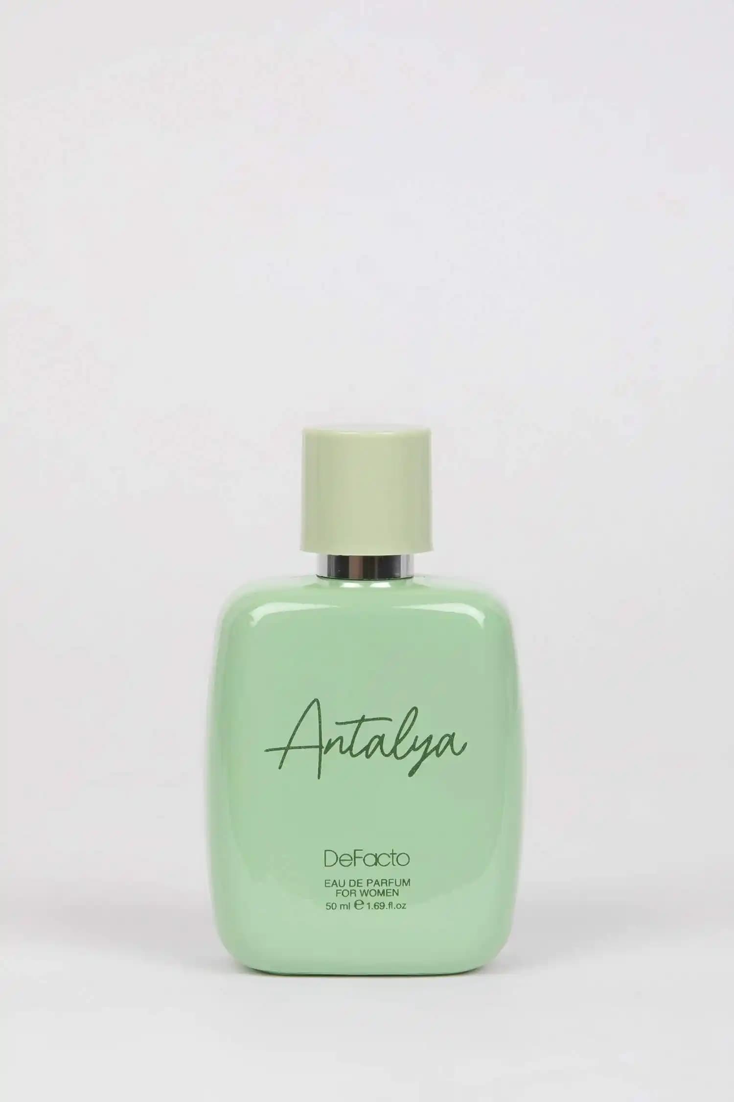 Antalya'da Parfüm Trendleri ve Moda ile Uyumlu Koku Seçenekleri Rehberi