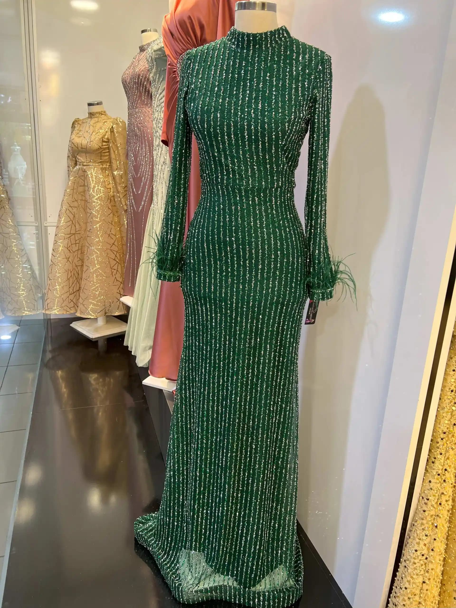 Antalya Elbise Mağazaları: Moda ve Alışveriş Tutkunları İçin En Güncel Rehber