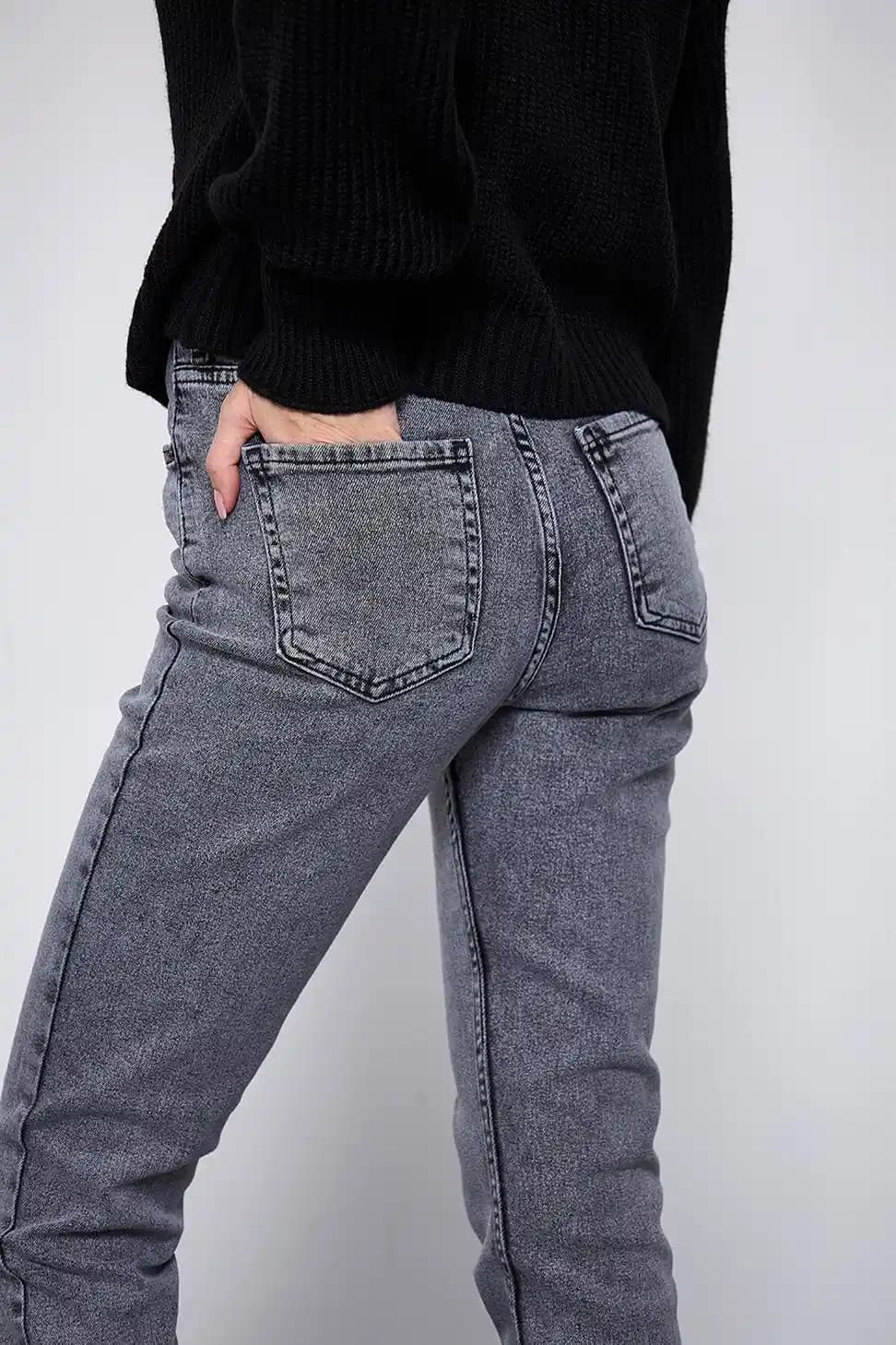 Antrasit Kot: Moda Dünyasında Şıklık ve Çok Yönlülük Sunan Klasik Bir Seçenek