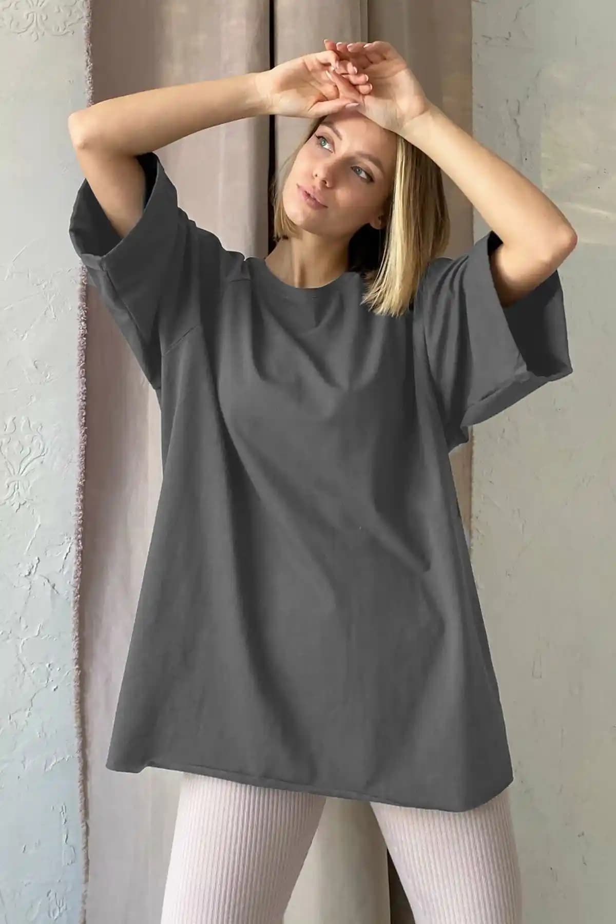 Antrasit Oversize T-shirt Modada Rahatlık ve Şıklığın Modern Buluşması