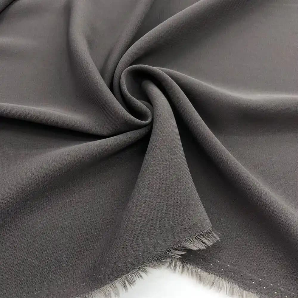 Antrasit Renginin Moda Dünyasındaki Yeri ve Stil İpuçları