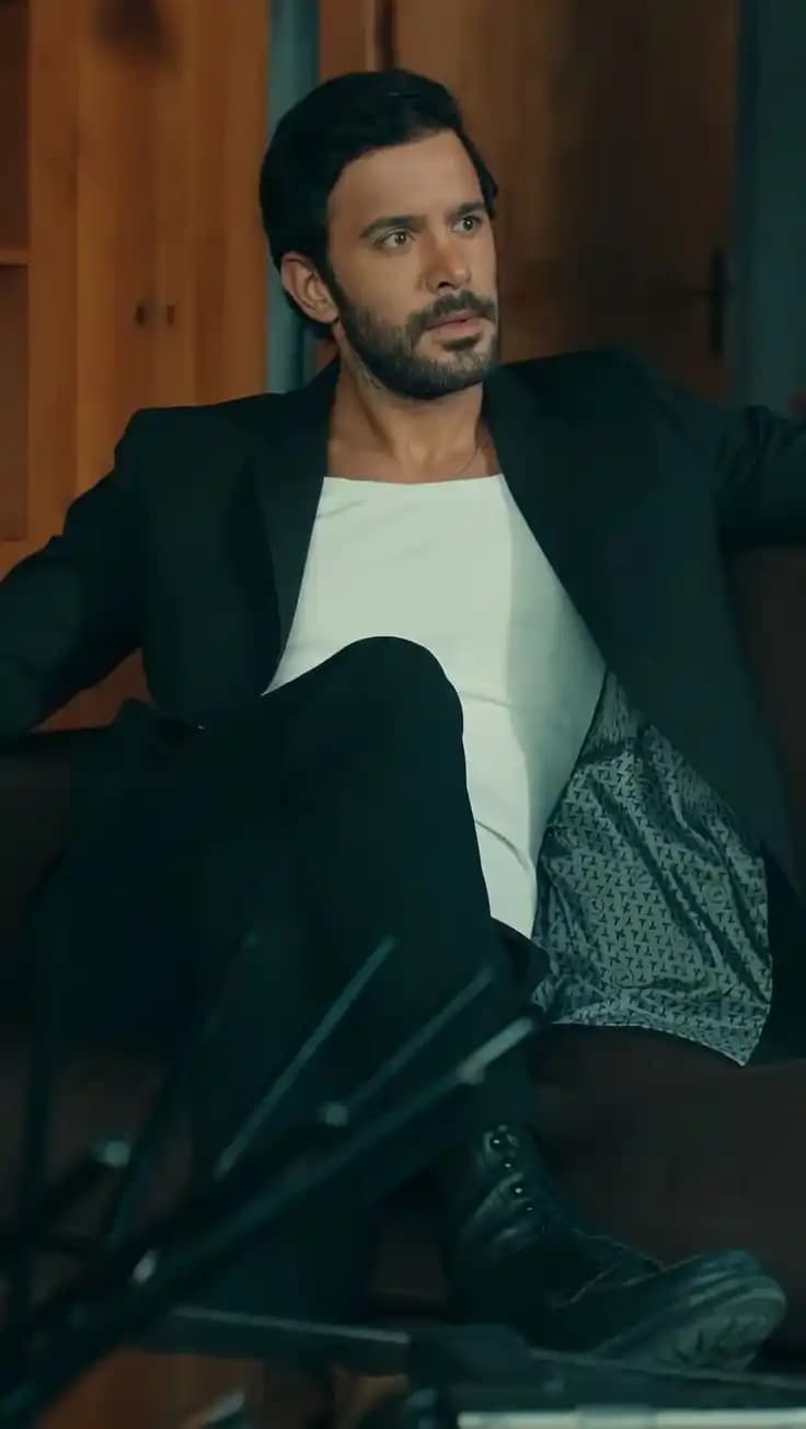 Arık Kelimesinin Moda Dünyasındaki Yeri ve Anlamı: Stil ve Minimalizm Üzerine Analiz