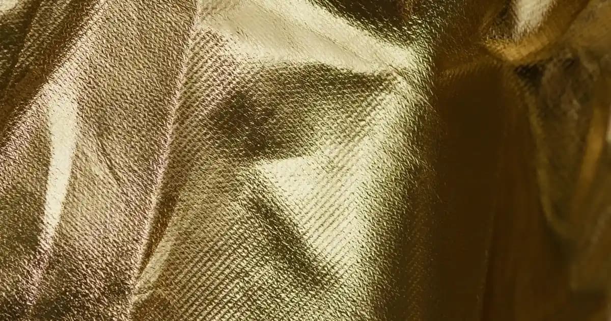 Armani Erkek Gömlekleri: Şıklık ve Kalitenin Modern Temsilcisi