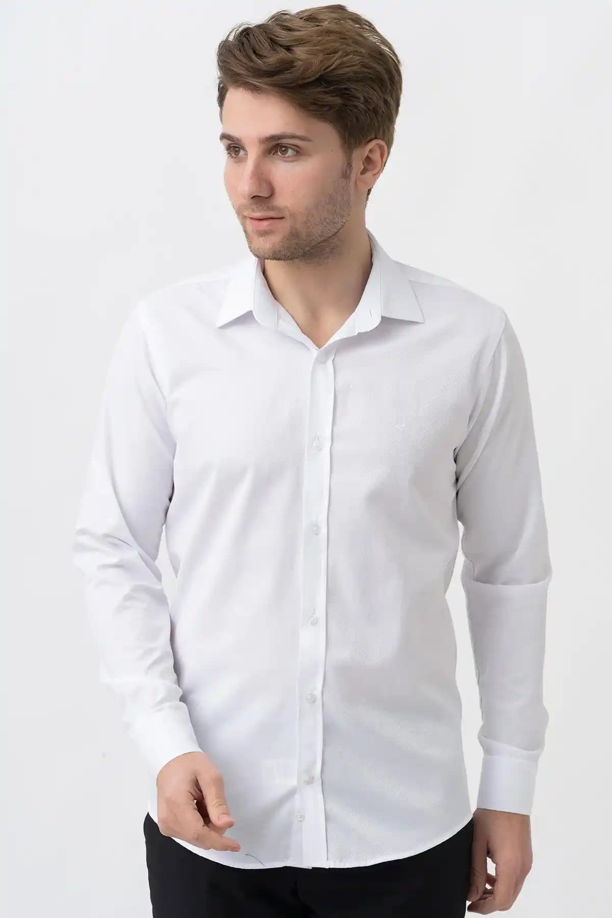 Armürlü Gömlekler: Moda Dünyasında Zarafet ve Detayların Buluşması