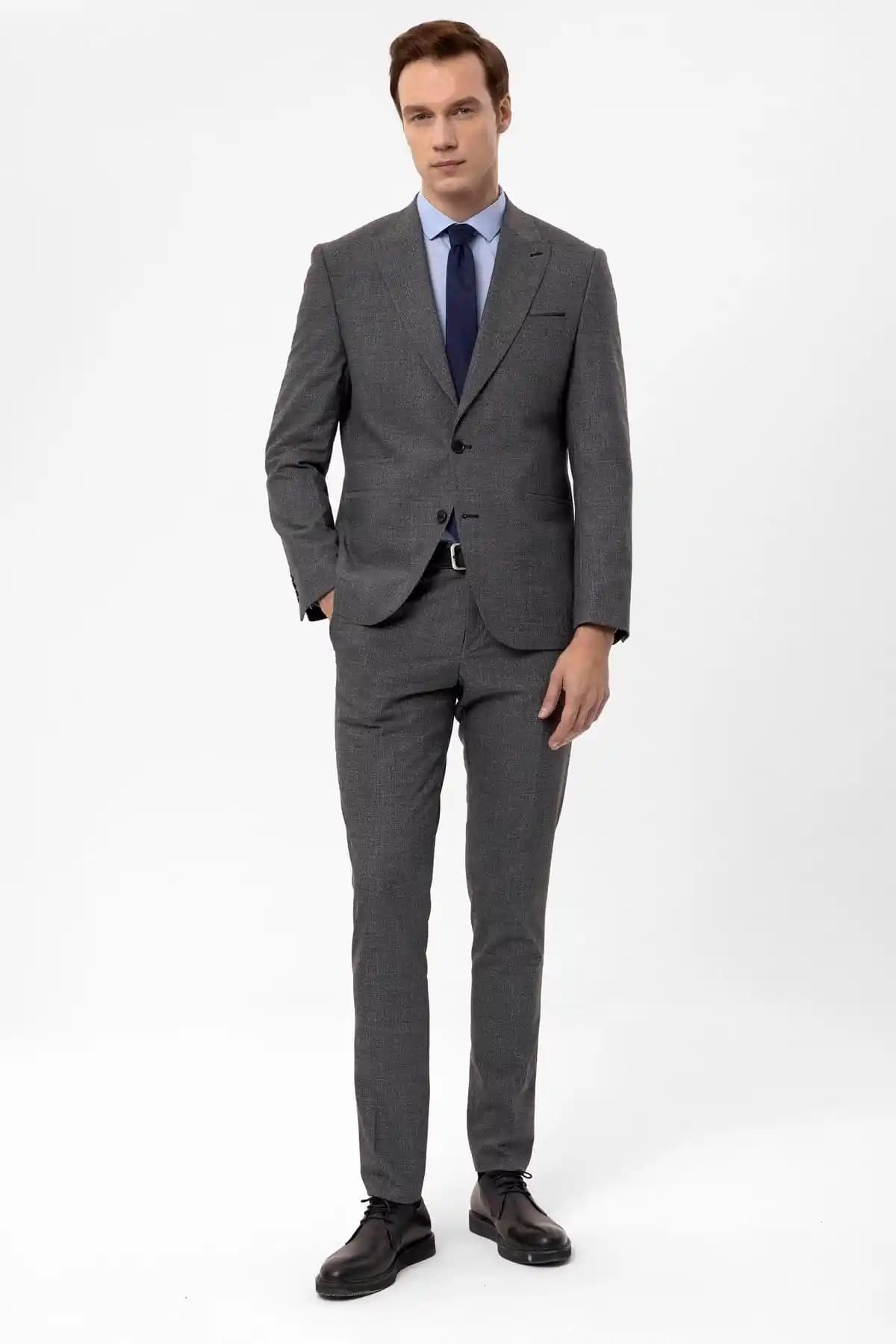 Armürlü Takım Elbise Nedir ve Moda Trendlerindeki Yeri Hakkında Kapsamlı Bilgi