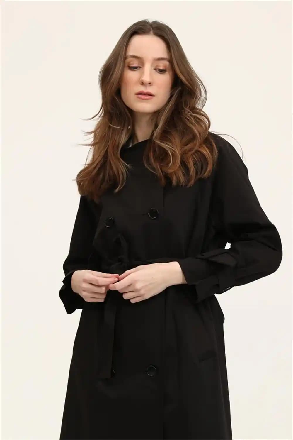 Astarlı Trençkotlar Moda ve Fonksiyonelliğin Modern Buluşması