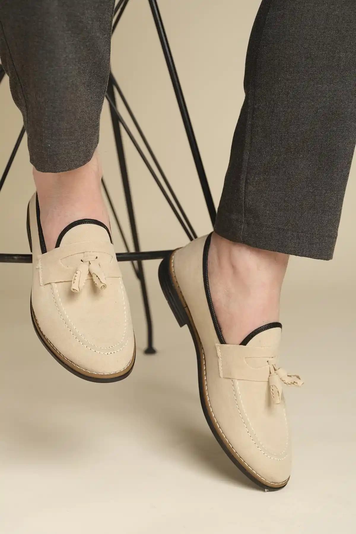 Ayakkabı Püskülleri: Moda Dünyasında Zarif ve Çarpıcı Detaylar ve Tasarım Yaklaşımları