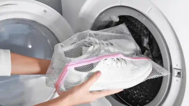 Ayakkabılarınızı Makinede Güvenle Yıkama Rehberi ve Temizlik İpuçları