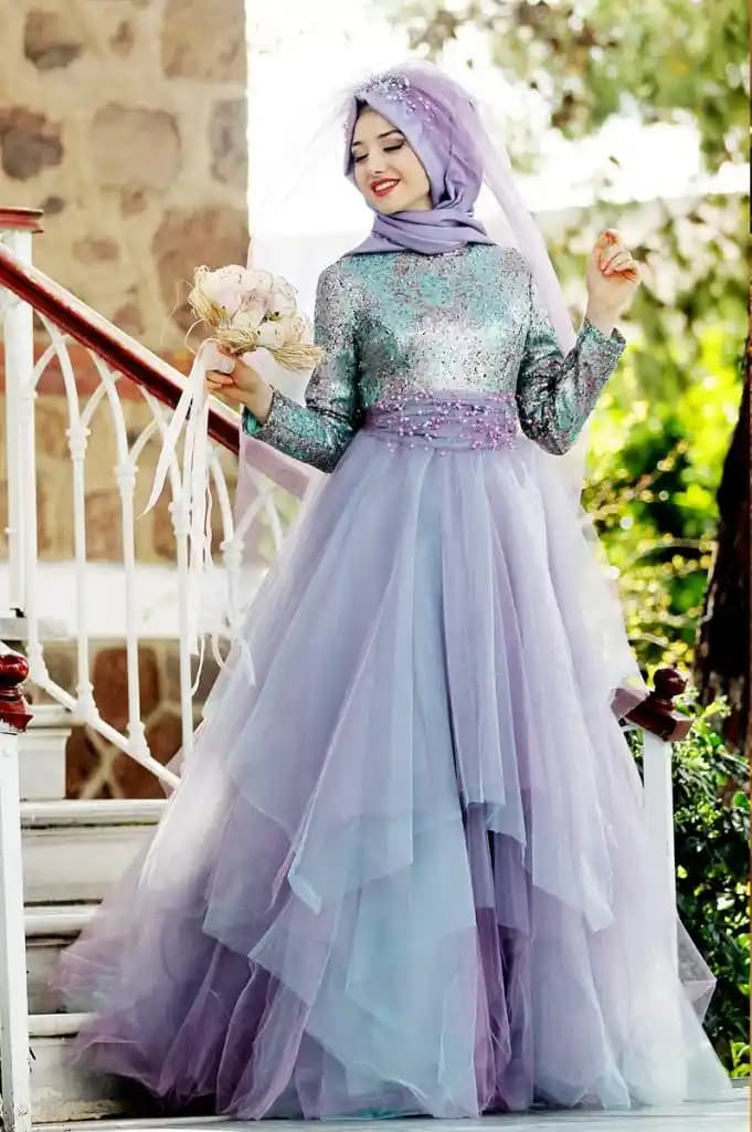 Balo İçin Elbise Seçimi: Güncel Trendler ve Stil İpuçlarıyla Şıklık Yaratın