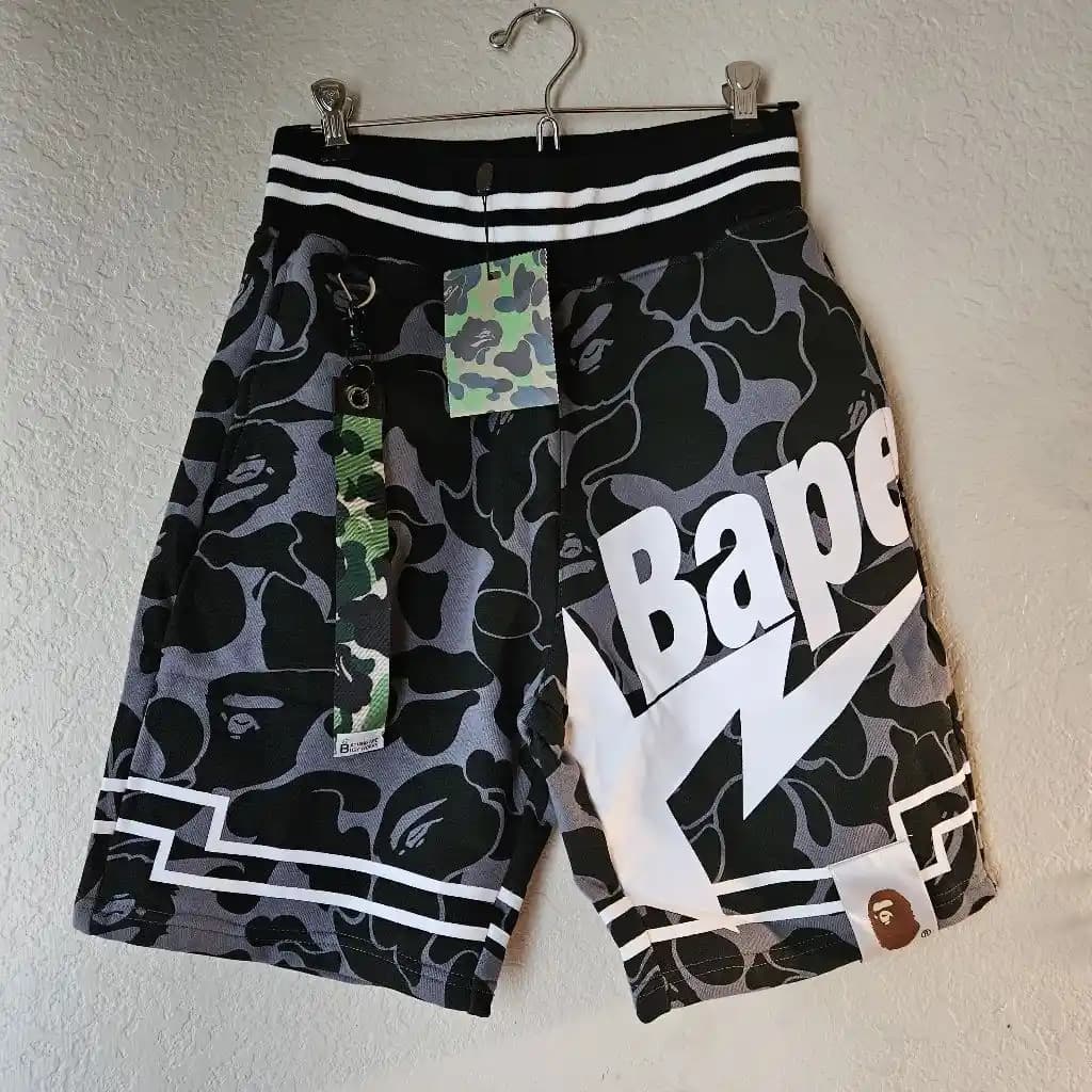 BAPE: Japonya Kökenli Moda Markasının Küresel Etkisi ve Tasarım Özellikleri