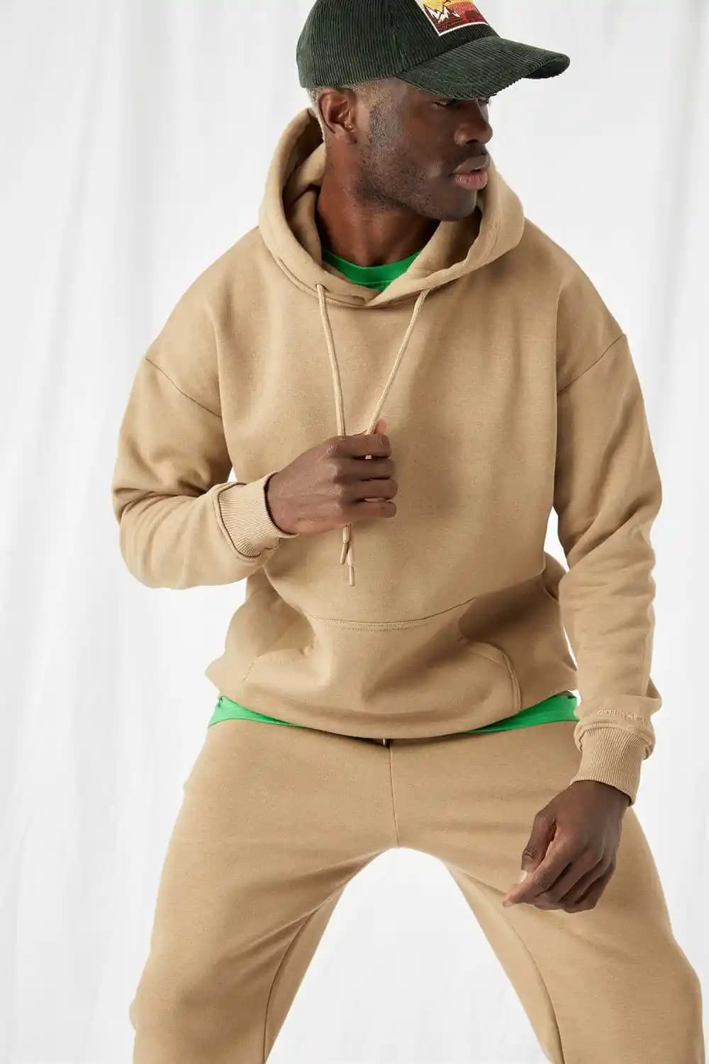 Bej Hoodie Modada Çok Yönlü Kullanım ve Kombinasyon İpuçları 2023