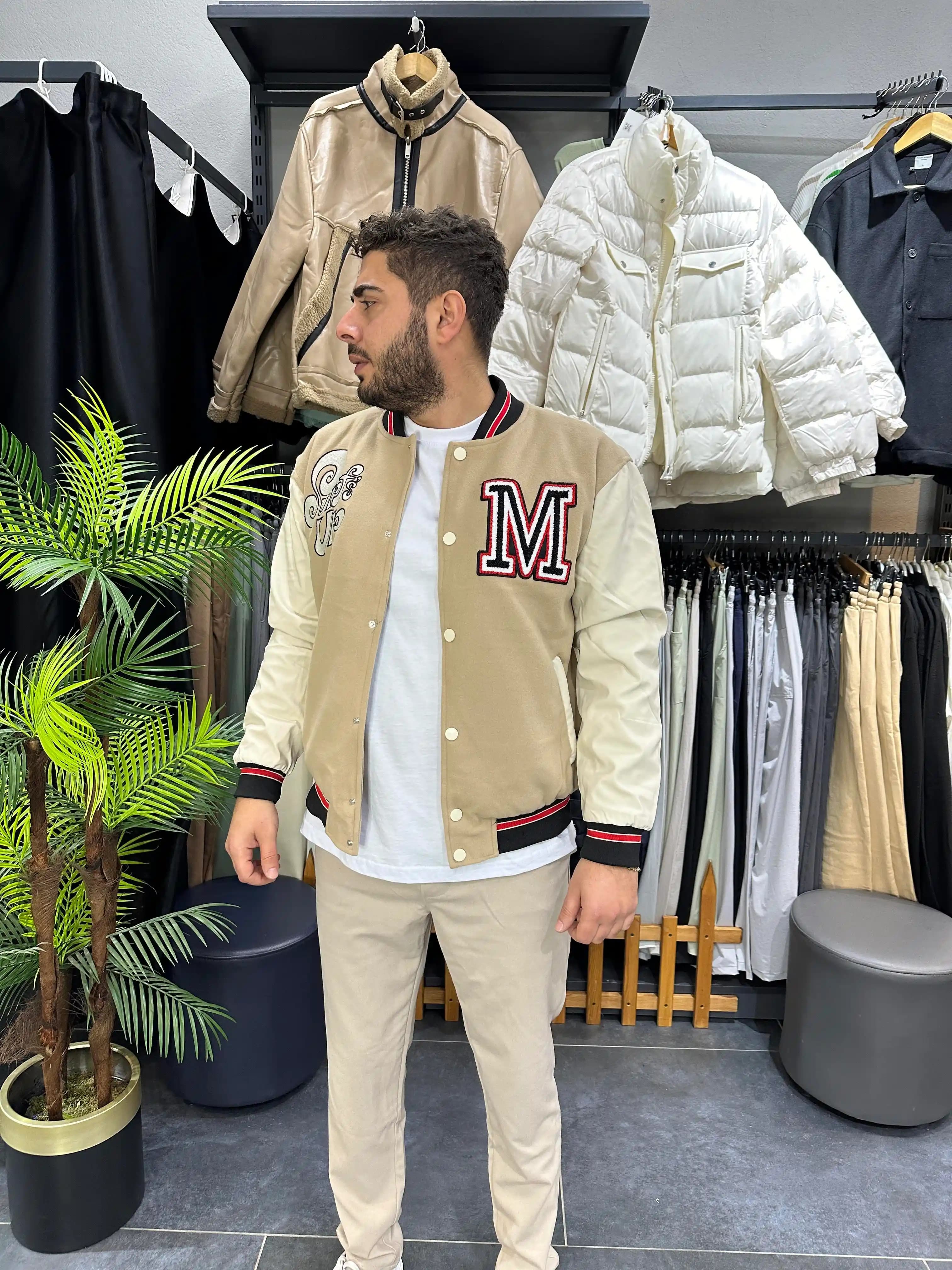 Bej Kolej Ceket: Klasik ve Şık Tarzıyla Moda Dünyasında Öne Çıkıyor