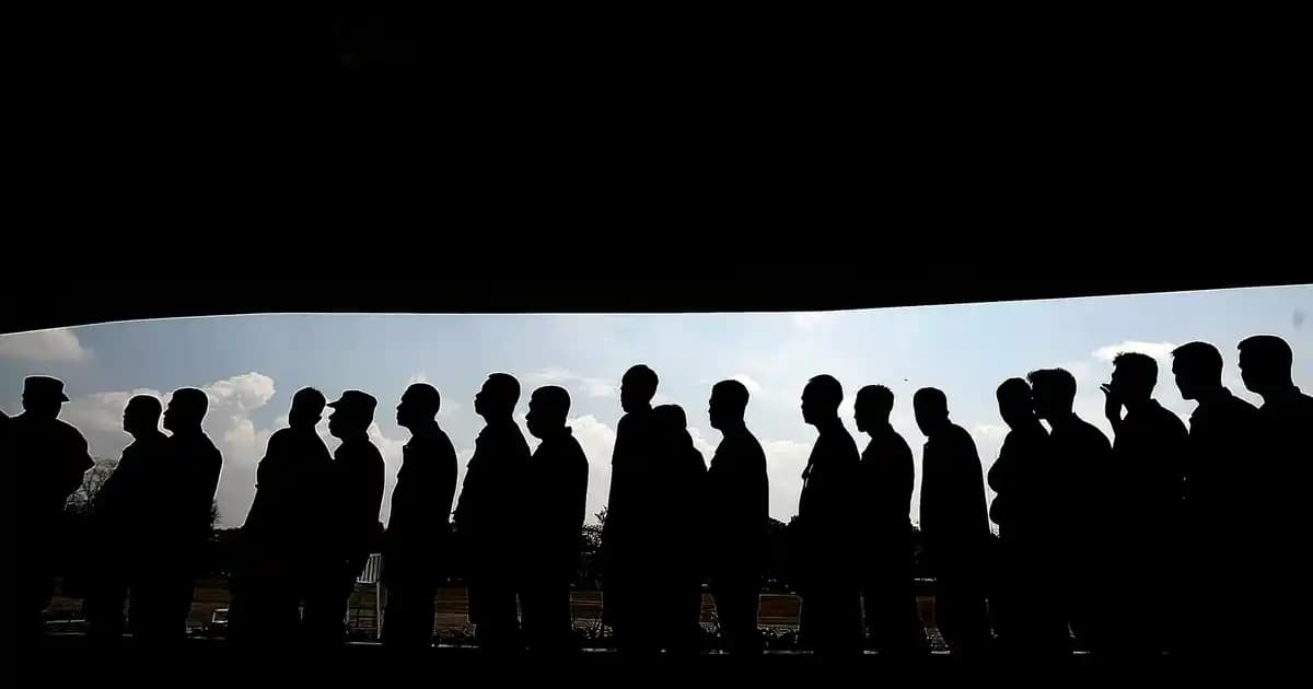 Bej Pantolon Kombinleri: Şıklık ve Rahatlık İçin Modern ve Zarif Stil Önerileri