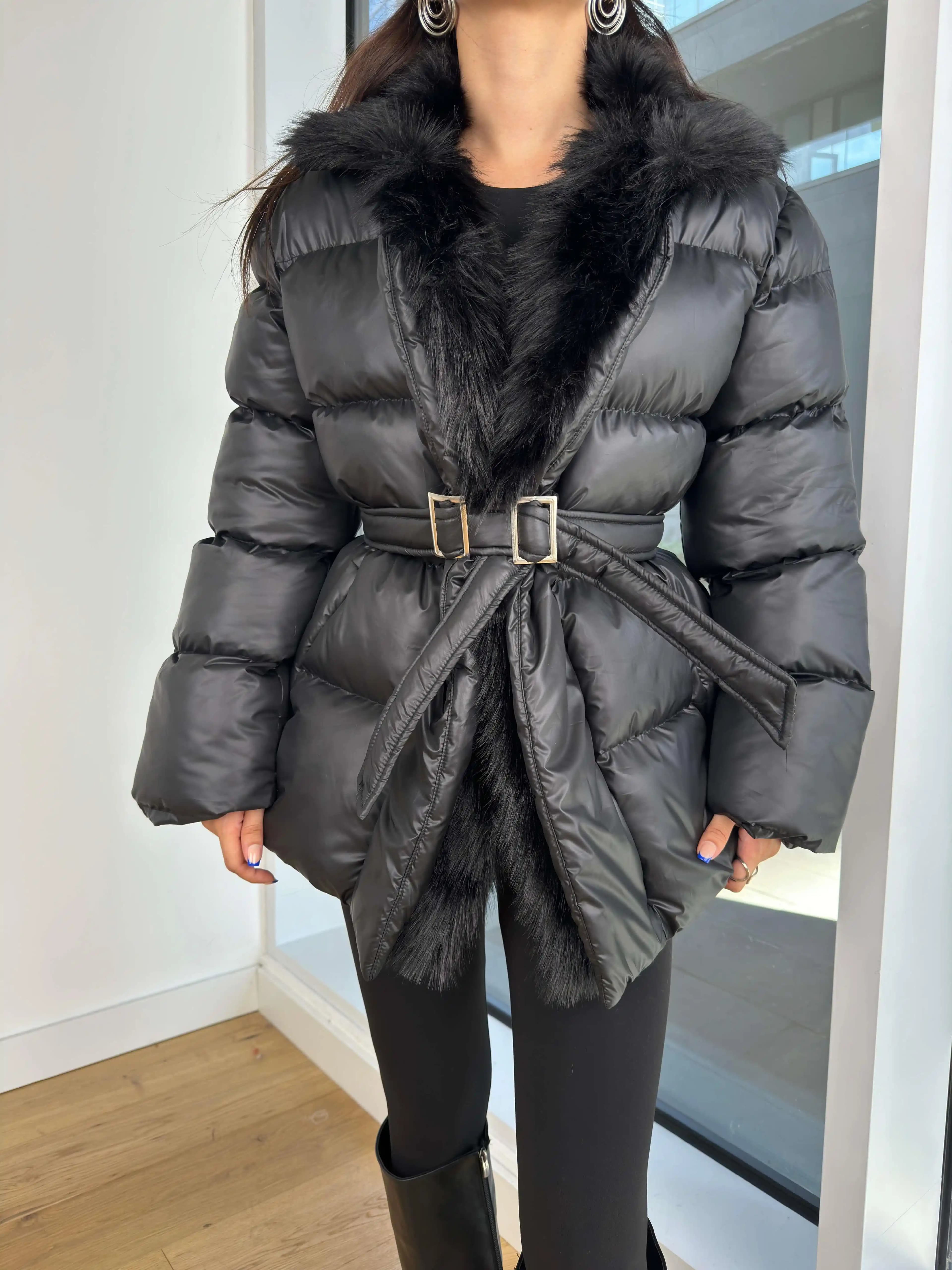 Bel Kemerli Şişme Montlar Moda Dünyasında Yeni Trendler ve Kombin Önerileri