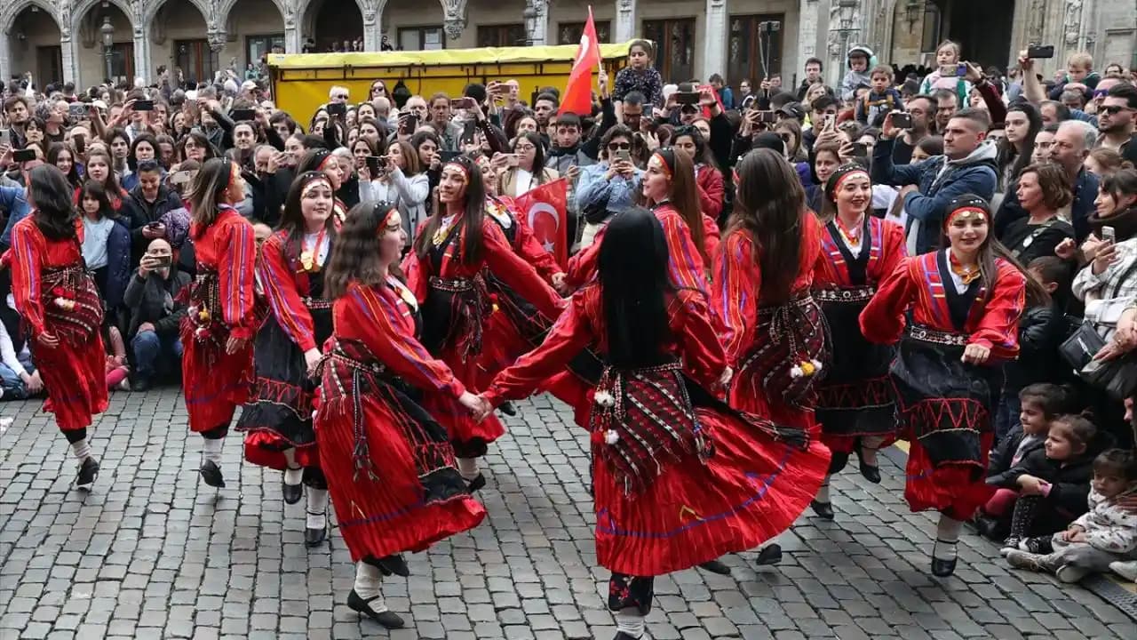 Belçika Kıyafetleri: Modern ve Sürdürülebilir Moda Trendleriyle Şıklık Yaratın