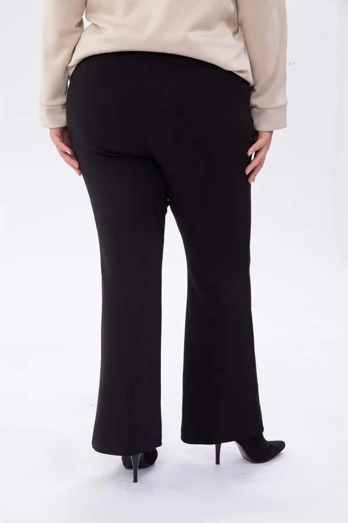 Beli Lastikli Büyük Beden Pantolonlar: Rahatlık ve Şıklığın Modern Buluşması