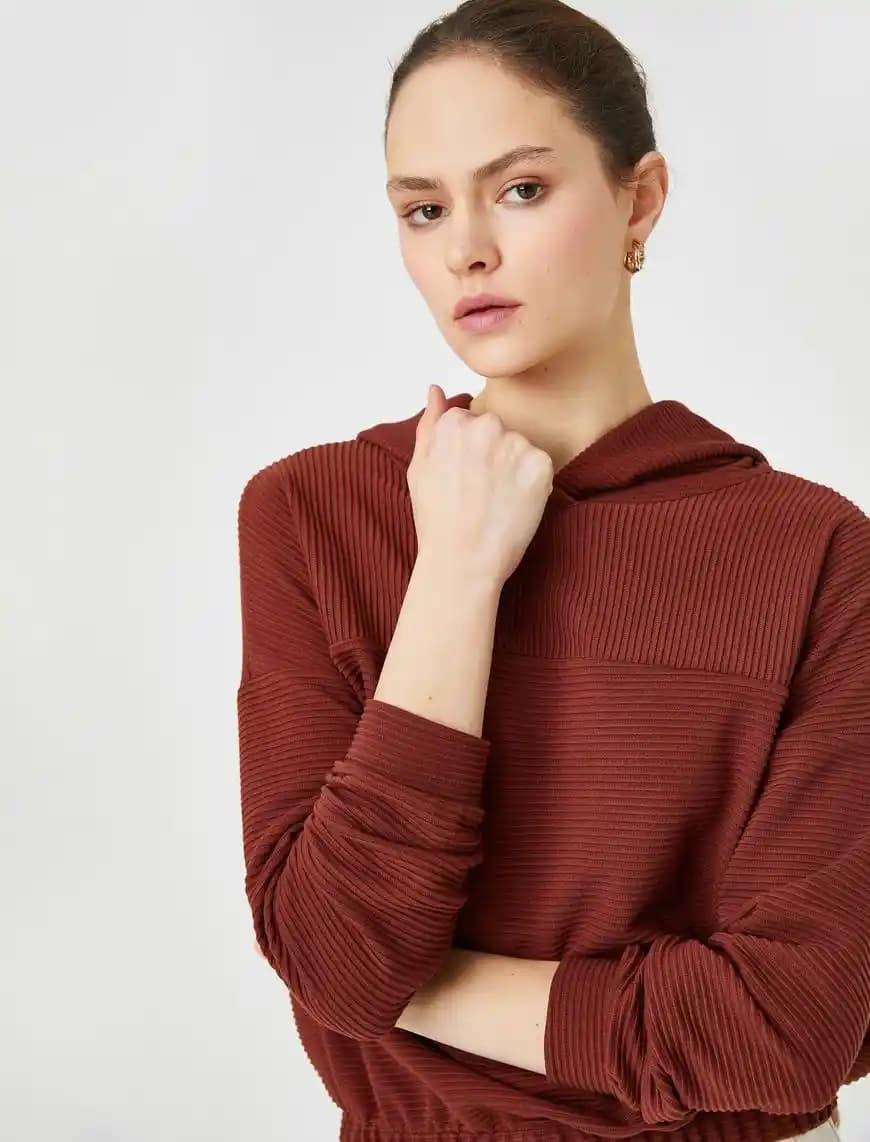 Beli Lastikli Sweatshirt Modasında Güncel Trendler ve Kombinasyon Önerileri